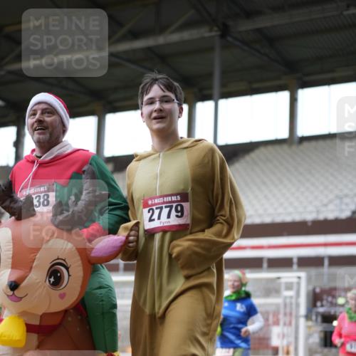 07.12.2025 - St. Pauli X-Mass-Run No. 15 Patografie http://msf.ph/oto/9392200 07.12.2025 10:49:41 Ziel 157, 916, 1035, 1179, 1232, 2100, 2201, 2338, 2340, 2341, 2777, 2779, 3030, 3380 meine-sportfotos.de