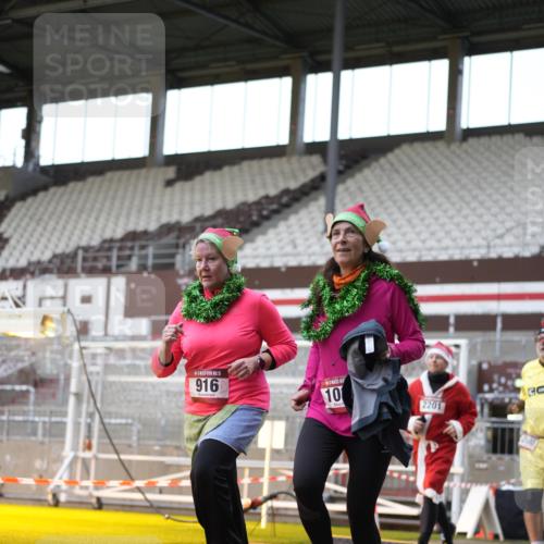 07.12.2025 - St. Pauli X-Mass-Run No. 15 Patografie http://msf.ph/oto/9392202 07.12.2025 10:49:43 Ziel 916, 1035, 1232, 2100, 2201, 2338, 2340, 2341, 2777, 2779, 3030, 3380 meine-sportfotos.de
