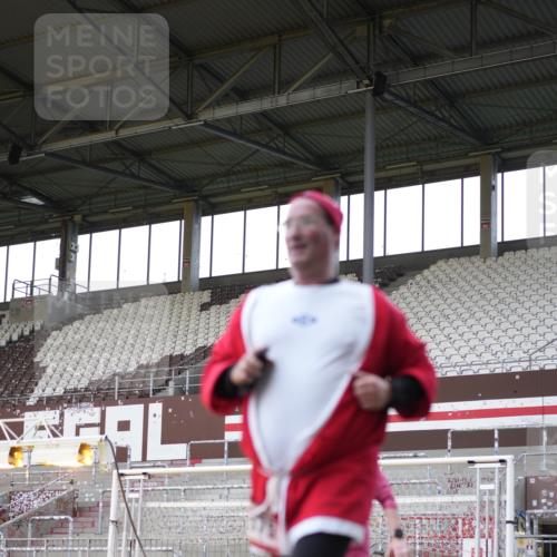 07.12.2025 - St. Pauli X-Mass-Run No. 15 Patografie http://msf.ph/oto/9392214 07.12.2025 10:49:59 Ziel 40, 904, 905, 2100, 2201, 2575, 3026, 3030, 4855 meine-sportfotos.de