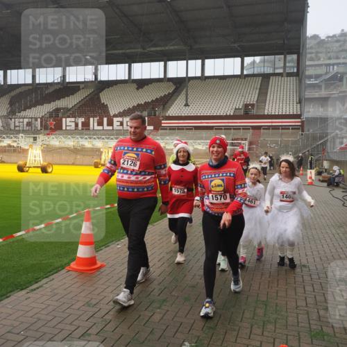 07.12.2025 - St. Pauli X-Mass-Run No. 15 Fabian Wolf http://msf.ph/oto/9392246 07.12.2025 10:09:06 Ziel 19, 786, 1461, 1465, 1570, 1575, 1576, 2126, 3300, 3484, 3891, 3907, 4066, 4067, 4068, 4113, 4666 meine-sportfotos.de