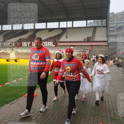 07.12.2025 - St. Pauli X-Mass-Run No. 15 Fabian Wolf http://msf.ph/oto/9392248 07.12.2025 10:09:06 Ziel 19, 786, 1461, 1465, 1570, 1575, 1576, 2126, 3300, 3484, 3891, 3907, 4066, 4067, 4068, 4113, 4666 meine-sportfotos.de