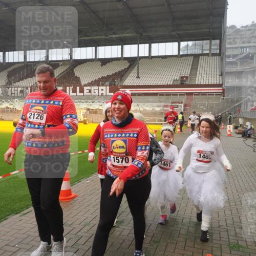 07.12.2025 - St. Pauli X-Mass-Run No. 15 Fabian Wolf http://msf.ph/oto/9392250 07.12.2025 10:09:07 Ziel 19, 786, 1461, 1465, 1570, 1575, 1576, 2126, 3300, 3484, 3891, 4066, 4067, 4068, 4113, 4666 meine-sportfotos.de