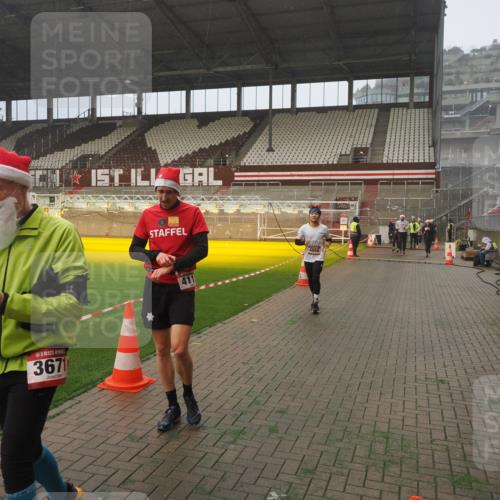 07.12.2025 - St. Pauli X-Mass-Run No. 15 Fabian Wolf http://msf.ph/oto/9392262 07.12.2025 10:09:12 Ziel 881, 896, 960, 1461, 1465, 1570, 1575, 1576, 2126, 3300, 3891, 4066, 4067, 4068, 4113, 4666 meine-sportfotos.de