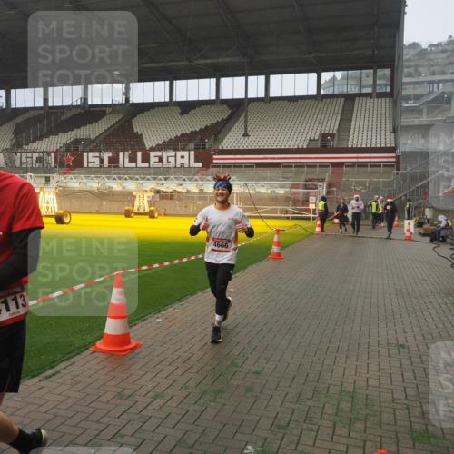 07.12.2025 - St. Pauli X-Mass-Run No. 15 Fabian Wolf http://msf.ph/oto/9392267 07.12.2025 10:09:13 Ziel 881, 896, 960, 1461, 1465, 1570, 1575, 1576, 2126, 4066, 4067, 4068, 4113, 4666 meine-sportfotos.de