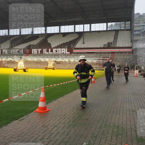 07.12.2025 - St. Pauli X-Mass-Run No. 15 Fabian Wolf http://msf.ph/oto/9392299 07.12.2025 10:09:26 Ziel 800, 881, 896, 899, 960, 1243, 1248, 1718, 3493, 3756 meine-sportfotos.de