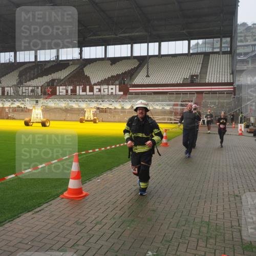 07.12.2025 - St. Pauli X-Mass-Run No. 15 Fabian Wolf http://msf.ph/oto/9392300 07.12.2025 10:09:26 Ziel 800, 881, 896, 899, 960, 1243, 1248, 1718, 3493, 3756 meine-sportfotos.de