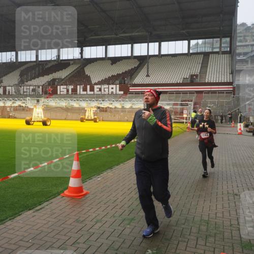 07.12.2025 - St. Pauli X-Mass-Run No. 15 Fabian Wolf http://msf.ph/oto/9392305 07.12.2025 10:09:29 Ziel 800, 881, 896, 899, 960, 1243, 1248, 1718, 3493, 3756 meine-sportfotos.de