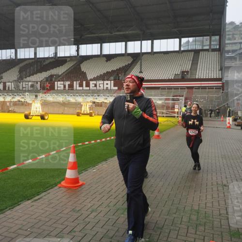 07.12.2025 - St. Pauli X-Mass-Run No. 15 Fabian Wolf http://msf.ph/oto/9392306 07.12.2025 10:09:29 Ziel 800, 881, 896, 899, 960, 1243, 1248, 1718, 3493, 3756 meine-sportfotos.de