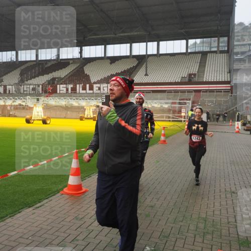 07.12.2025 - St. Pauli X-Mass-Run No. 15 Fabian Wolf http://msf.ph/oto/9392307 07.12.2025 10:09:29 Ziel 800, 881, 896, 899, 960, 1243, 1248, 1718, 3493, 3756 meine-sportfotos.de