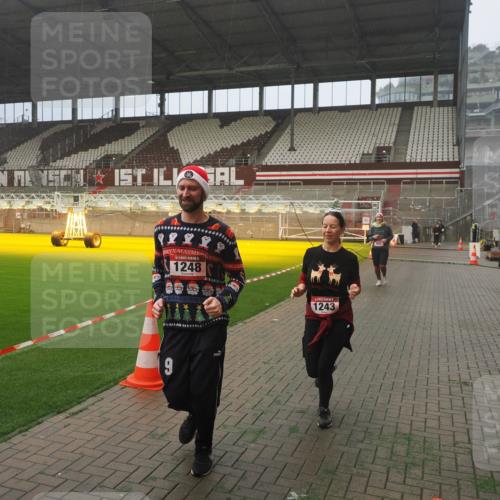 07.12.2025 - St. Pauli X-Mass-Run No. 15 Fabian Wolf http://msf.ph/oto/9392311 07.12.2025 10:09:30 Ziel 800, 881, 896, 899, 960, 1243, 1248, 1718, 3493, 3756 meine-sportfotos.de