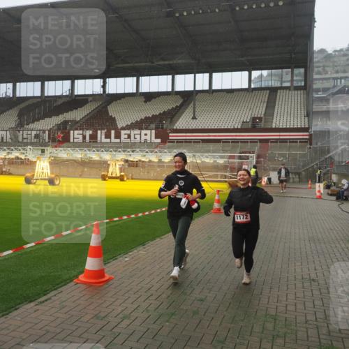 07.12.2025 - St. Pauli X-Mass-Run No. 15 Fabian Wolf http://msf.ph/oto/9392325 07.12.2025 10:09:42 Ziel 800, 1026, 1172, 1191 meine-sportfotos.de