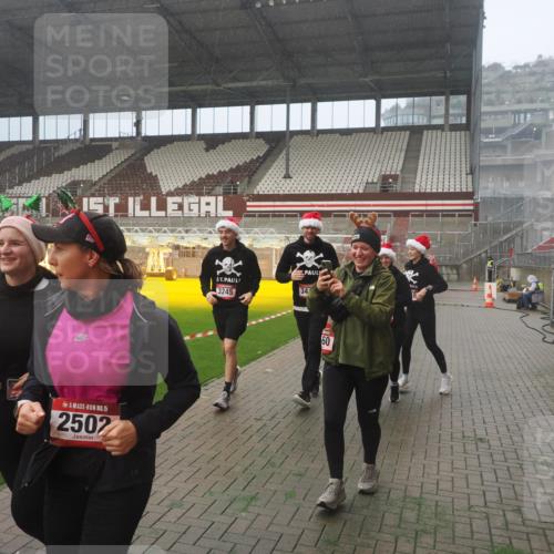 07.12.2025 - St. Pauli X-Mass-Run No. 15 Fabian Wolf http://msf.ph/oto/9392365 07.12.2025 10:10:02 Ziel 989, 1256, 1257, 1678, 1732, 2502, 2504, 2560, 3245, 3246, 3410, 3411 meine-sportfotos.de