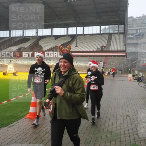07.12.2025 - St. Pauli X-Mass-Run No. 15 Fabian Wolf http://msf.ph/oto/9392369 07.12.2025 10:10:03 Ziel 989, 1256, 1257, 1678, 1732, 2502, 2504, 2560, 3245, 3246, 3410, 3411 meine-sportfotos.de