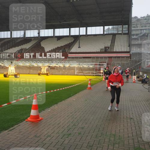 07.12.2025 - St. Pauli X-Mass-Run No. 15 Fabian Wolf http://msf.ph/oto/9392382 07.12.2025 10:10:10 Ziel 962, 1399, 1678, 1732, 2502, 2504, 2560, 3245, 3246, 3410, 3411, 4358, 4507 meine-sportfotos.de