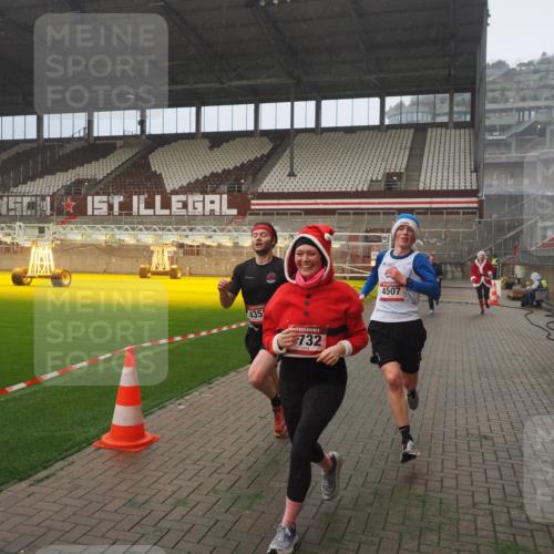 07.12.2025 - St. Pauli X-Mass-Run No. 15 Fabian Wolf http://msf.ph/oto/9392389 07.12.2025 10:10:12 Ziel 962, 1399, 1732, 3245, 3246, 3410, 3411, 4358, 4507 meine-sportfotos.de