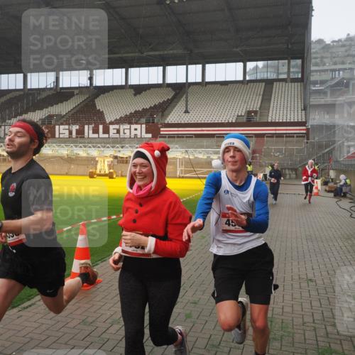 07.12.2025 - St. Pauli X-Mass-Run No. 15 Fabian Wolf http://msf.ph/oto/9392391 07.12.2025 10:10:12 Ziel 962, 1399, 1732, 3245, 3246, 3410, 3411, 4358, 4507 meine-sportfotos.de