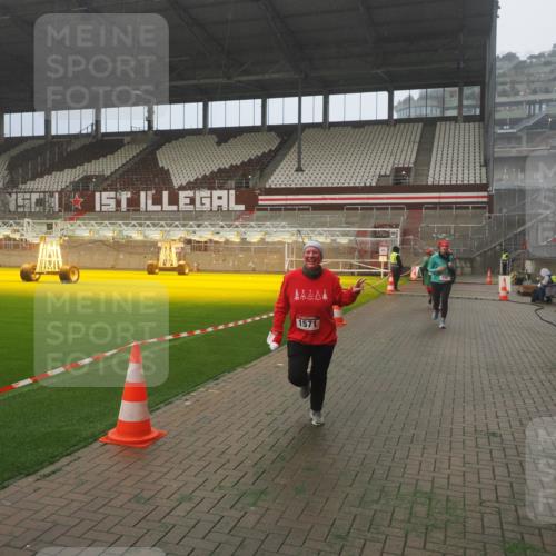 07.12.2025 - St. Pauli X-Mass-Run No. 15 Fabian Wolf http://msf.ph/oto/9392412 07.12.2025 10:10:30 Ziel 550, 964, 1571, 2083, 2087 meine-sportfotos.de