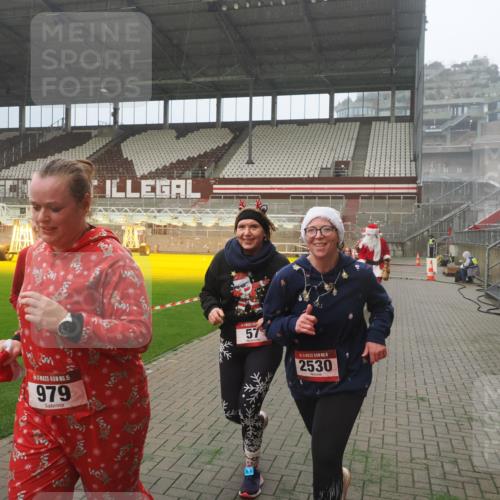 07.12.2025 - St. Pauli X-Mass-Run No. 15 Fabian Wolf http://msf.ph/oto/9392492 07.12.2025 10:11:01 Ziel 57, 979, 983, 1148, 1149, 1150, 1426, 1929, 1935, 2530 meine-sportfotos.de