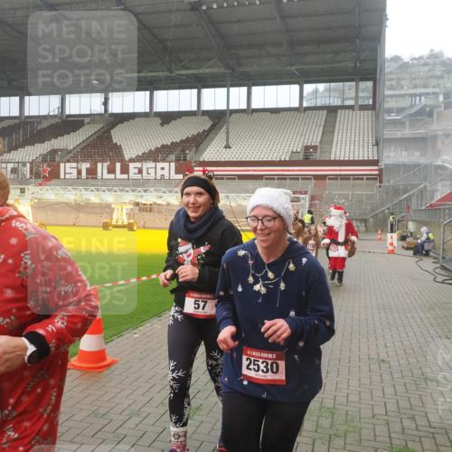 07.12.2025 - St. Pauli X-Mass-Run No. 15 Fabian Wolf http://msf.ph/oto/9392493 07.12.2025 10:11:01 Ziel 57, 979, 983, 1148, 1149, 1150, 1426, 1929, 1935, 2530 meine-sportfotos.de