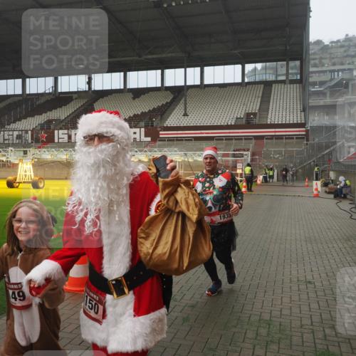 07.12.2025 - St. Pauli X-Mass-Run No. 15 Fabian Wolf http://msf.ph/oto/9392513 07.12.2025 10:11:05 Ziel 57, 979, 983, 1148, 1149, 1150, 1426, 1929, 1935, 2530 meine-sportfotos.de