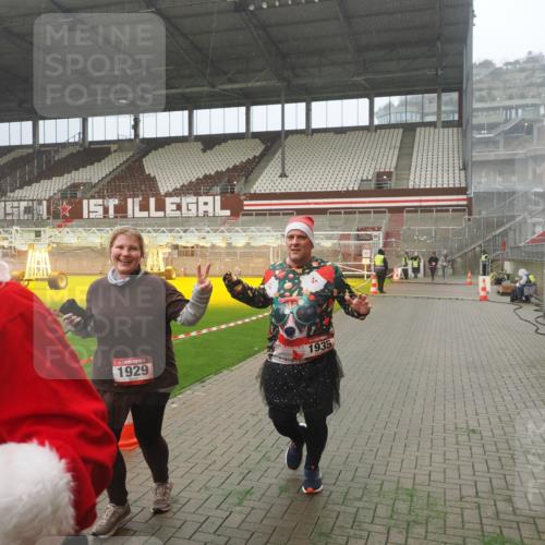 07.12.2025 - St. Pauli X-Mass-Run No. 15 Fabian Wolf http://msf.ph/oto/9392515 07.12.2025 10:11:05 Ziel 57, 979, 983, 1148, 1149, 1150, 1426, 1929, 1935, 2530 meine-sportfotos.de