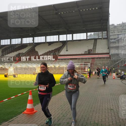 07.12.2025 - St. Pauli X-Mass-Run No. 15 Fabian Wolf http://msf.ph/oto/9392532 07.12.2025 10:11:18 Ziel 1969, 3354, 3815, 4499, 4525, 4659, 4661 meine-sportfotos.de