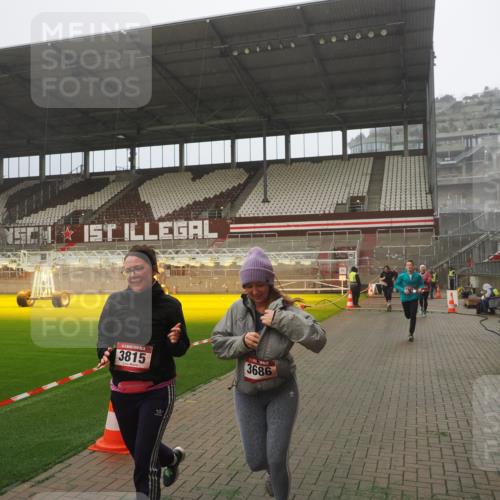 07.12.2025 - St. Pauli X-Mass-Run No. 15 Fabian Wolf http://msf.ph/oto/9392533 07.12.2025 10:11:18 Ziel 1969, 3354, 3815, 4499, 4525, 4659, 4661 meine-sportfotos.de