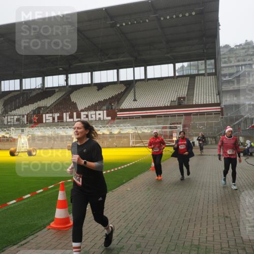 07.12.2025 - St. Pauli X-Mass-Run No. 15 Fabian Wolf http://msf.ph/oto/9392543 07.12.2025 10:11:24 Ziel 1969, 3354, 3815, 4499, 4525, 4659, 4661, 4662 meine-sportfotos.de