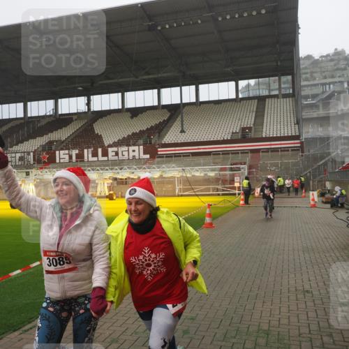07.12.2025 - St. Pauli X-Mass-Run No. 15 Fabian Wolf http://msf.ph/oto/9392584 07.12.2025 10:11:39 Ziel 670, 2909, 3085, 3909, 4662 meine-sportfotos.de