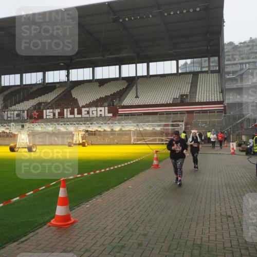 07.12.2025 - St. Pauli X-Mass-Run No. 15 Fabian Wolf http://msf.ph/oto/9392585 07.12.2025 10:11:42 Ziel 670, 2909, 3085, 3761, 3909, 4662 meine-sportfotos.de