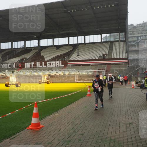 07.12.2025 - St. Pauli X-Mass-Run No. 15 Fabian Wolf http://msf.ph/oto/9392587 07.12.2025 10:11:42 Ziel 670, 2909, 3085, 3761, 3909, 4662 meine-sportfotos.de