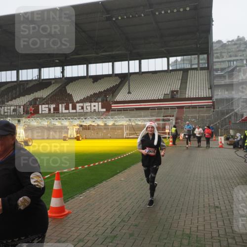 07.12.2025 - St. Pauli X-Mass-Run No. 15 Fabian Wolf http://msf.ph/oto/9392597 07.12.2025 10:11:45 Ziel 670, 2906, 2909, 3085, 3761, 3767, 3909 meine-sportfotos.de