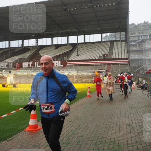 07.12.2025 - St. Pauli X-Mass-Run No. 15 Fabian Wolf http://msf.ph/oto/9392652 07.12.2025 10:12:00 Ziel 756, 1389, 1687, 1688, 1833, 2177, 2906, 3761, 3767, 3870, 3932, 3935, 4658 meine-sportfotos.de