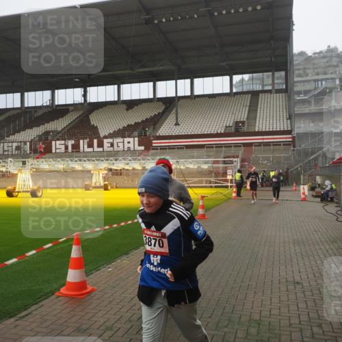 07.12.2025 - St. Pauli X-Mass-Run No. 15 Fabian Wolf http://msf.ph/oto/9392673 07.12.2025 10:12:05 Ziel 756, 1389, 1526, 1687, 1688, 1833, 2177, 3870, 3932, 3935, 4658 meine-sportfotos.de