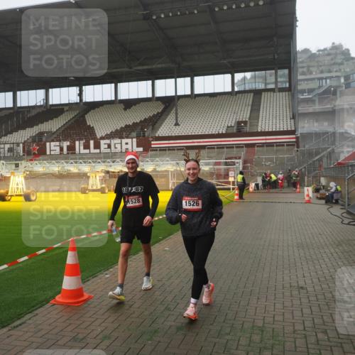 07.12.2025 - St. Pauli X-Mass-Run No. 15 Fabian Wolf http://msf.ph/oto/9392682 07.12.2025 10:12:13 Ziel 756, 1389, 1526, 1833, 2177, 3870, 4658 meine-sportfotos.de