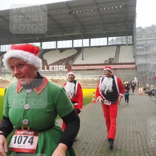 07.12.2025 - St. Pauli X-Mass-Run No. 15 Fabian Wolf http://msf.ph/oto/9392708 07.12.2025 10:12:31 Ziel 1070, 1072, 1074, 1077, 2758, 2760, 2770, 3585 meine-sportfotos.de