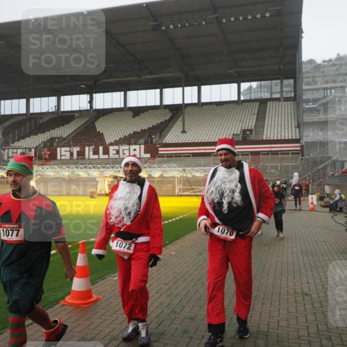 07.12.2025 - St. Pauli X-Mass-Run No. 15 Fabian Wolf http://msf.ph/oto/9392710 07.12.2025 10:12:31 Ziel 1070, 1072, 1074, 1077, 2758, 2760, 2770, 3585 meine-sportfotos.de