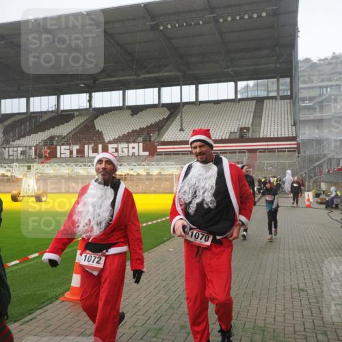 07.12.2025 - St. Pauli X-Mass-Run No. 15 Fabian Wolf http://msf.ph/oto/9392711 07.12.2025 10:12:32 Ziel 1070, 1072, 1074, 1077, 2758, 2760, 2770, 3585 meine-sportfotos.de