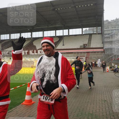 07.12.2025 - St. Pauli X-Mass-Run No. 15 Fabian Wolf http://msf.ph/oto/9392714 07.12.2025 10:12:32 Ziel 1070, 1072, 1074, 1077, 2758, 2760, 2770, 3585 meine-sportfotos.de