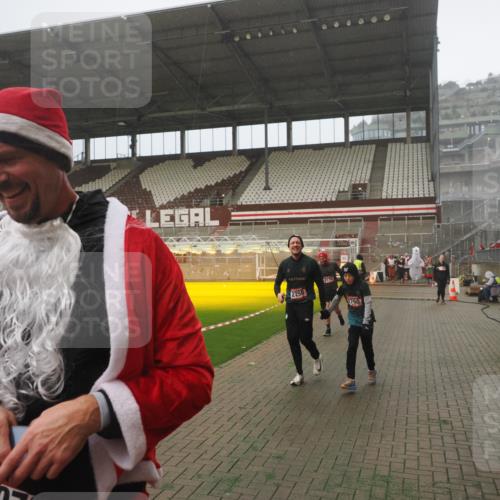 07.12.2025 - St. Pauli X-Mass-Run No. 15 Fabian Wolf http://msf.ph/oto/9392716 07.12.2025 10:12:33 Ziel 1070, 1072, 1074, 1077, 2758, 2760, 2770, 3585 meine-sportfotos.de