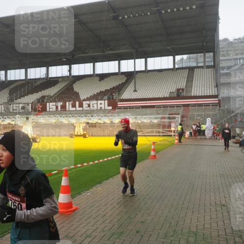 07.12.2025 - St. Pauli X-Mass-Run No. 15 Fabian Wolf http://msf.ph/oto/9392722 07.12.2025 10:12:35 Ziel 1070, 1072, 1074, 1077, 2758, 2760, 2770, 3585 meine-sportfotos.de