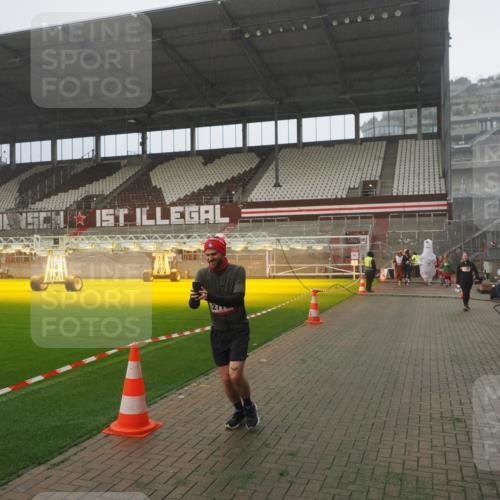07.12.2025 - St. Pauli X-Mass-Run No. 15 Fabian Wolf http://msf.ph/oto/9392723 07.12.2025 10:12:35 Ziel 1070, 1072, 1074, 1077, 2758, 2760, 2770, 3585 meine-sportfotos.de