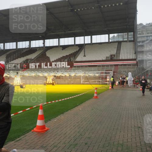 07.12.2025 - St. Pauli X-Mass-Run No. 15 Fabian Wolf http://msf.ph/oto/9392728 07.12.2025 10:12:36 Ziel 1070, 1072, 1074, 1077, 2758, 2760, 2770, 3428, 3514, 3585, 3799, 3834, 3836 meine-sportfotos.de