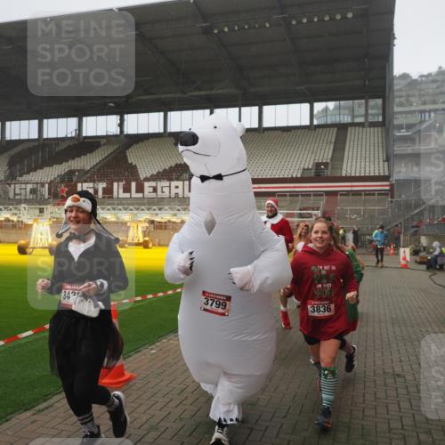 07.12.2025 - St. Pauli X-Mass-Run No. 15 Fabian Wolf http://msf.ph/oto/9392737 07.12.2025 10:12:46 Ziel 9, 18, 938, 2770, 3040, 3428, 3514, 3551, 3557, 3585, 3799, 3834, 3836 meine-sportfotos.de