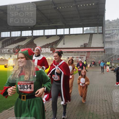 07.12.2025 - St. Pauli X-Mass-Run No. 15 Fabian Wolf http://msf.ph/oto/9392745 07.12.2025 10:12:48 Ziel 9, 18, 938, 3040, 3428, 3514, 3551, 3557, 3585, 3799, 3834, 3836 meine-sportfotos.de