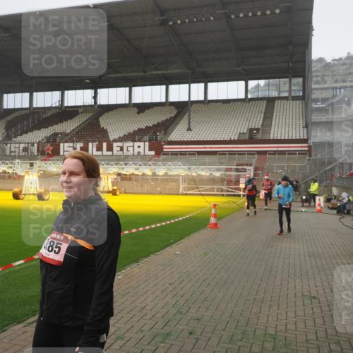 07.12.2025 - St. Pauli X-Mass-Run No. 15 Fabian Wolf http://msf.ph/oto/9392757 07.12.2025 10:12:52 Ziel 9, 18, 80, 938, 2687, 3040, 3428, 3514, 3551, 3557, 3799, 3834, 3836, 4487 meine-sportfotos.de