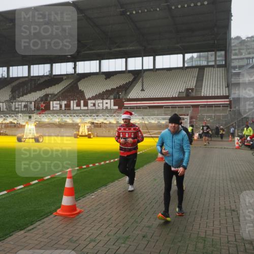 07.12.2025 - St. Pauli X-Mass-Run No. 15 Fabian Wolf http://msf.ph/oto/9392760 07.12.2025 10:12:56 Ziel 9, 18, 80, 938, 1397, 2687, 3040, 3428, 3514, 3551, 3557, 3799, 3834, 3836, 4487 meine-sportfotos.de
