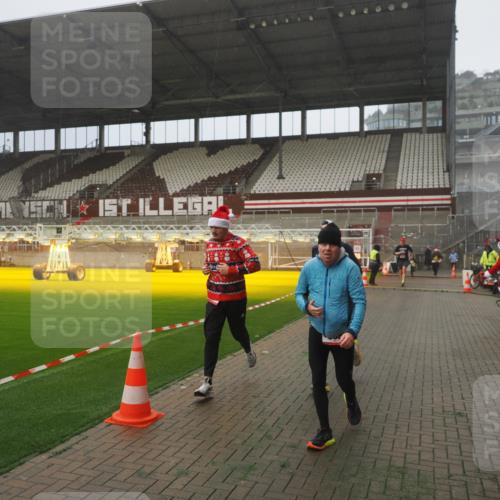07.12.2025 - St. Pauli X-Mass-Run No. 15 Fabian Wolf http://msf.ph/oto/9392761 07.12.2025 10:12:56 Ziel 9, 18, 80, 938, 1397, 2687, 3040, 3428, 3514, 3551, 3557, 3799, 3834, 3836, 4487 meine-sportfotos.de
