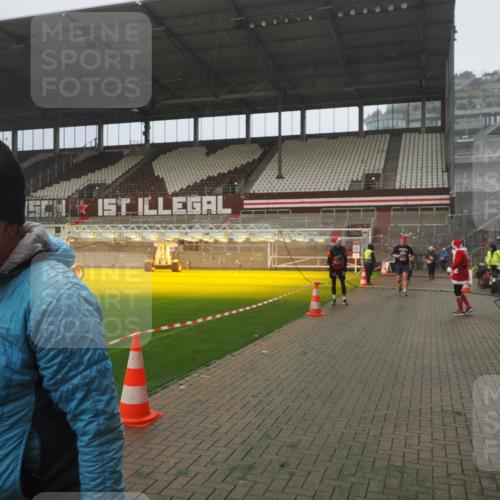 07.12.2025 - St. Pauli X-Mass-Run No. 15 Fabian Wolf http://msf.ph/oto/9392770 07.12.2025 10:12:58 Ziel 9, 18, 80, 938, 1397, 2687, 2712, 3040, 4487 meine-sportfotos.de
