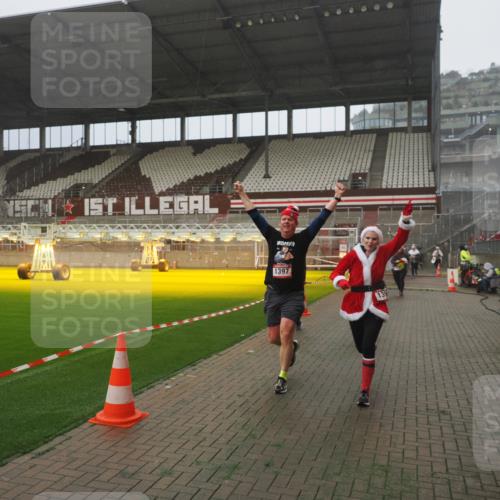 07.12.2025 - St. Pauli X-Mass-Run No. 15 Fabian Wolf http://msf.ph/oto/9392777 07.12.2025 10:13:03 Ziel 80, 938, 1397, 1733, 2687, 2711, 2712, 3588, 4487 meine-sportfotos.de